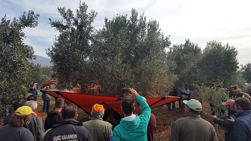 demonstration_of_harvesting_equipments_agromelca_in_greece